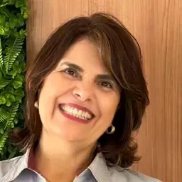 Lenise Leal, corretora da LEAL Imóveis